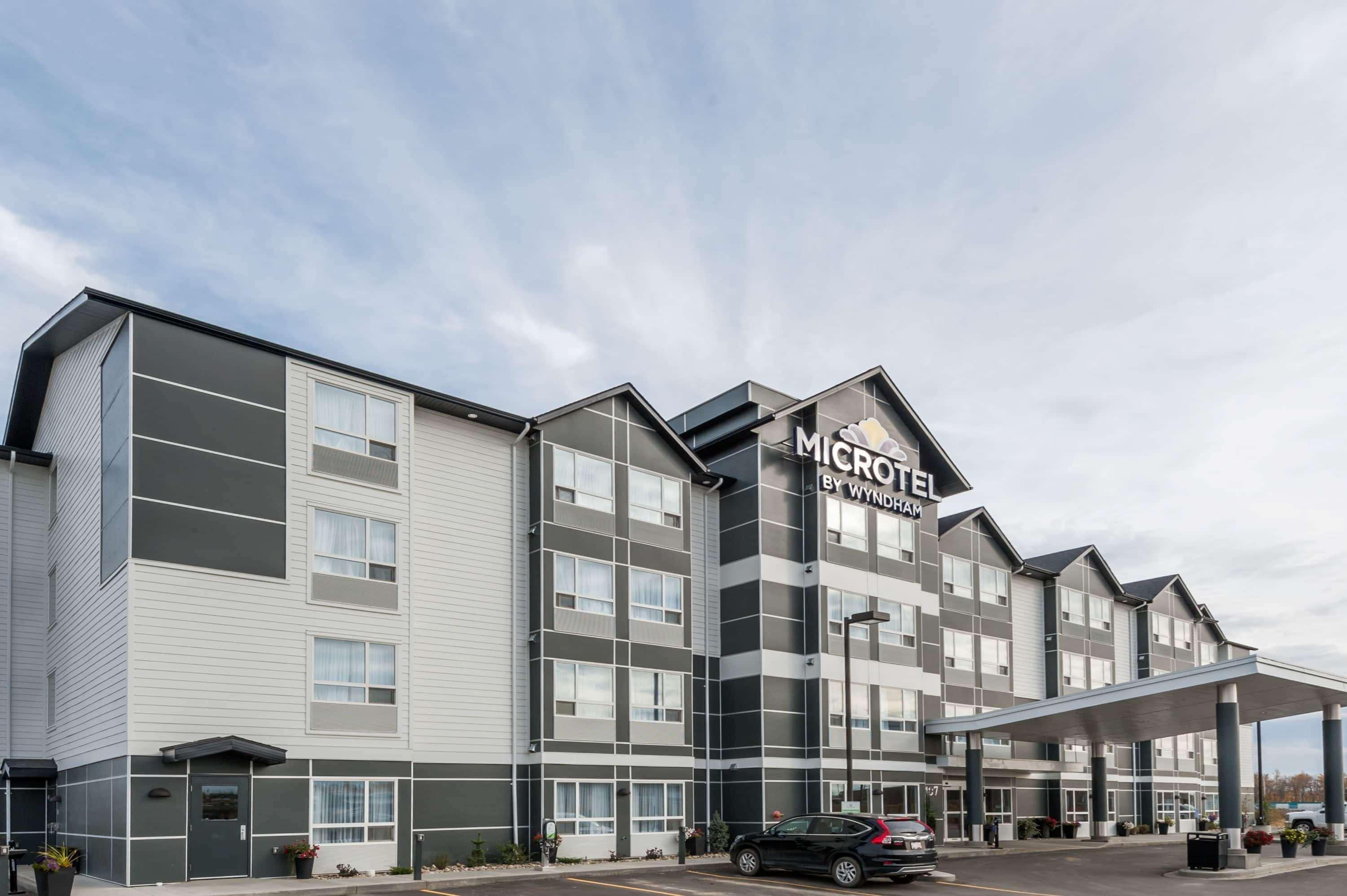 Microtel Inn & Suites By Wyndham Fort Saint John Fort St. John Екстер'єр фото